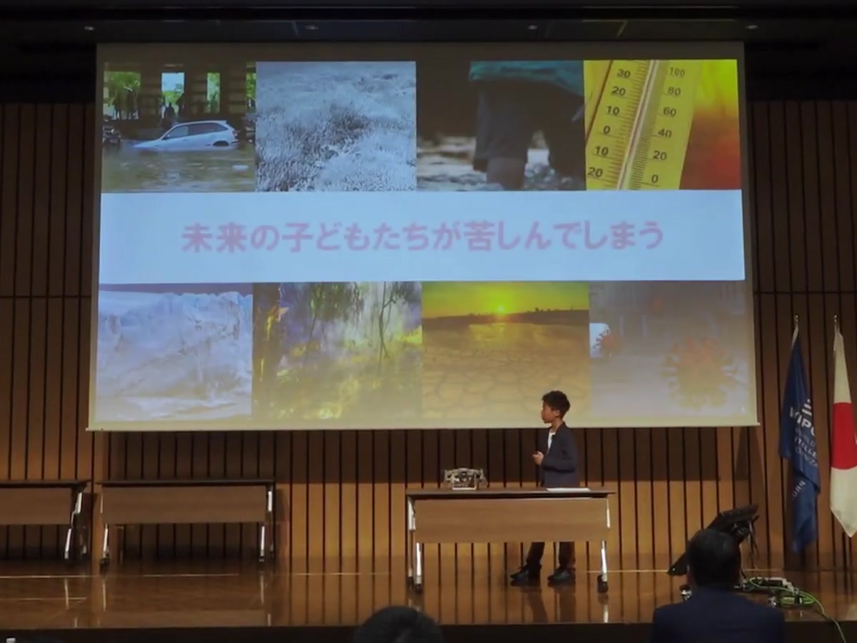 世界知的所有権機関（WIPO）様 Show&Tell｜スライドを映したステージでの発表